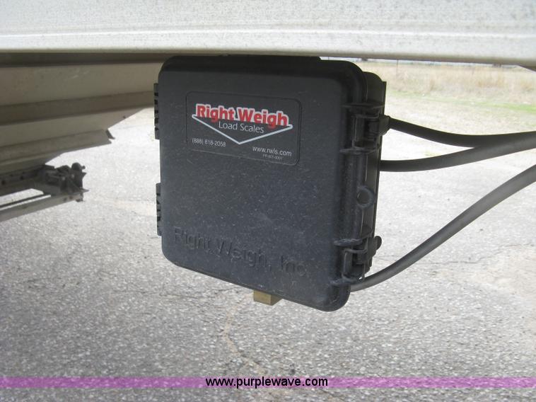 image for item J2833 2002 Wilson DWH-400 Pace Setter double hopper bottom grain trailer