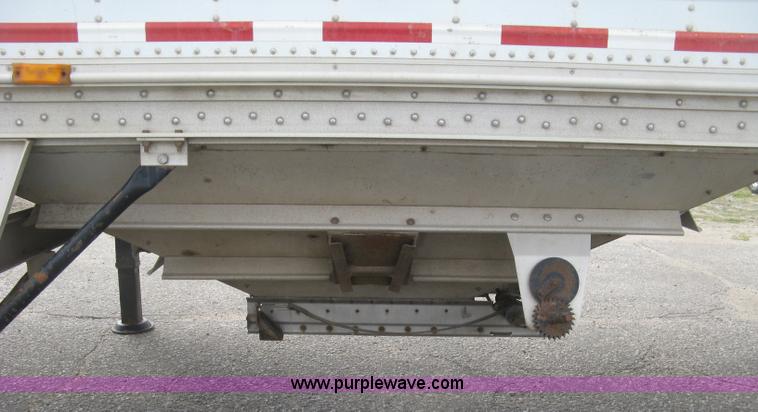 image for item J2833 2002 Wilson DWH-400 Pace Setter double hopper bottom grain trailer