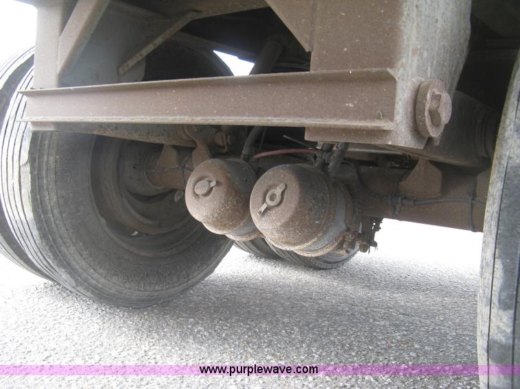 image for item J2833 2002 Wilson DWH-400 Pace Setter double hopper bottom grain trailer