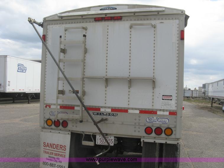 image for item J2833 2002 Wilson DWH-400 Pace Setter double hopper bottom grain trailer