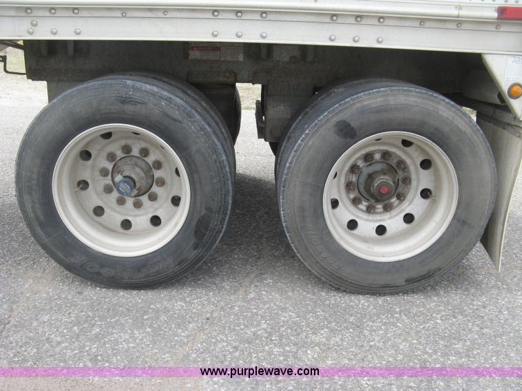 image for item J2833 2002 Wilson DWH-400 Pace Setter double hopper bottom grain trailer