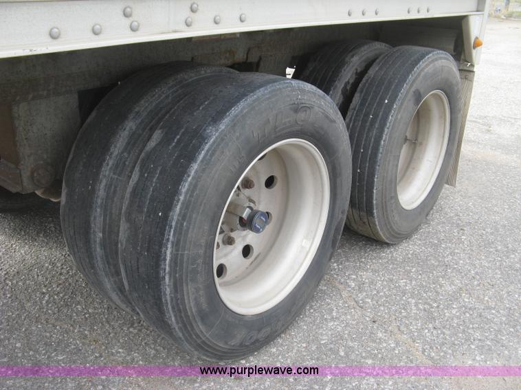 image for item J2833 2002 Wilson DWH-400 Pace Setter double hopper bottom grain trailer