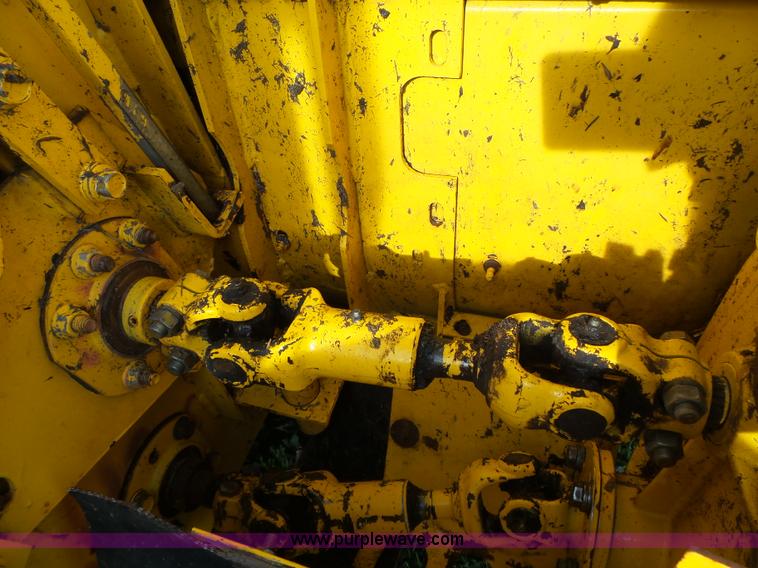 image for item J4935 2003 New Holland HW340 self-propelled windrower