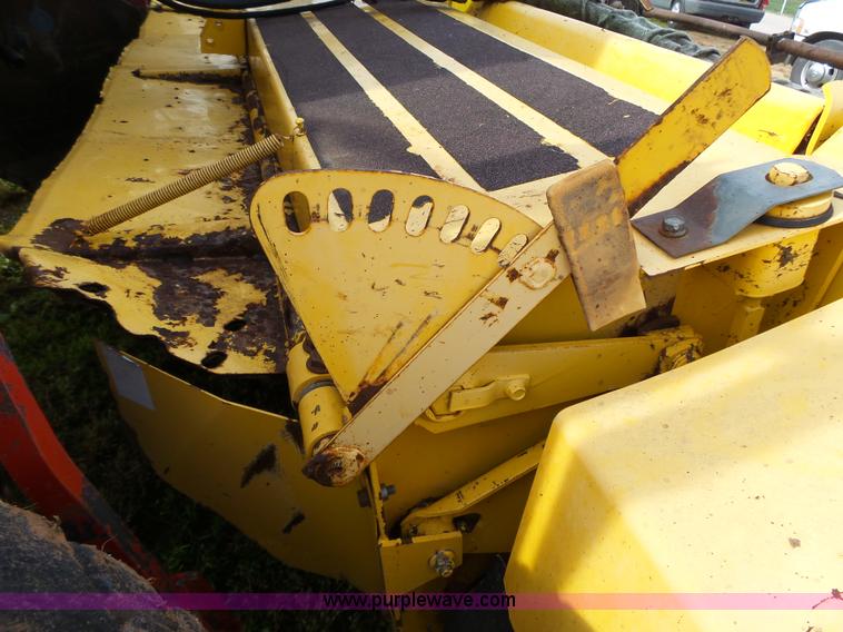 image for item J4935 2003 New Holland HW340 self-propelled windrower