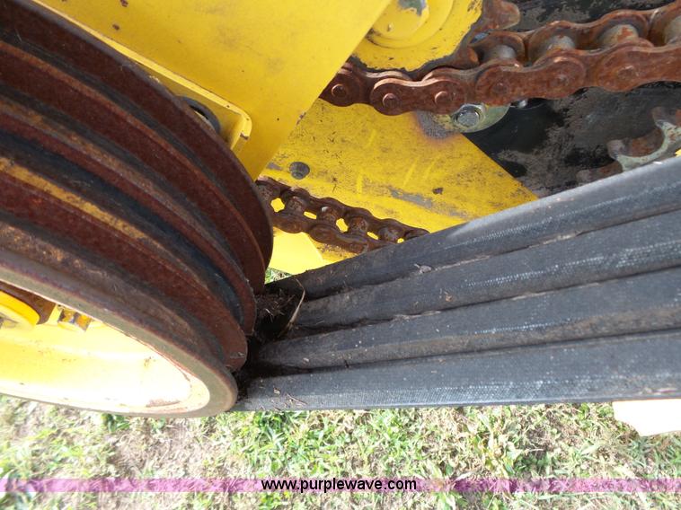 image for item J4935 2003 New Holland HW340 self-propelled windrower