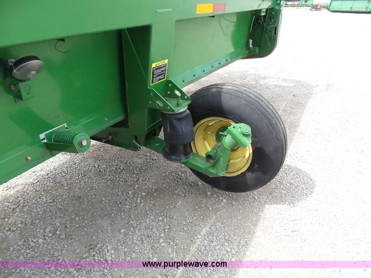 image for item J6106 John Deere 936D draper head