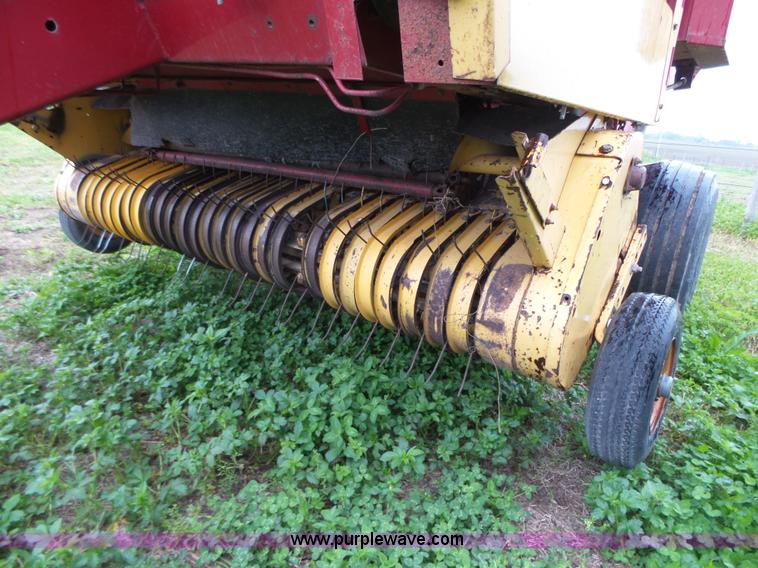 image for item K2225 1989 New Holland 853 round baler
