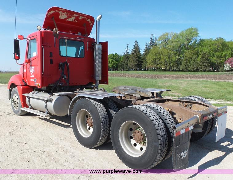 image for item K2247 2007 Freightliner Columbia semi truck