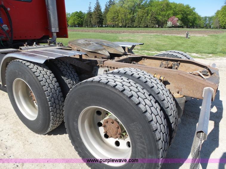 image for item K2247 2007 Freightliner Columbia semi truck