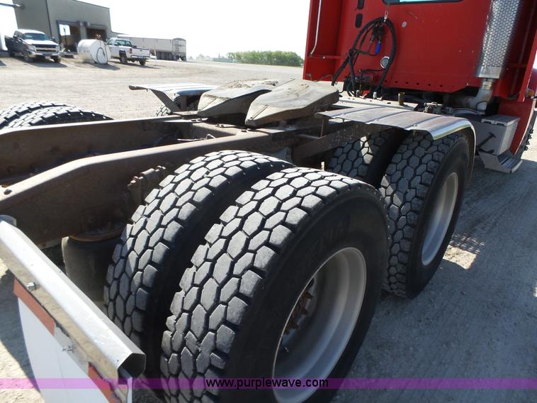 image for item K2247 2007 Freightliner Columbia semi truck