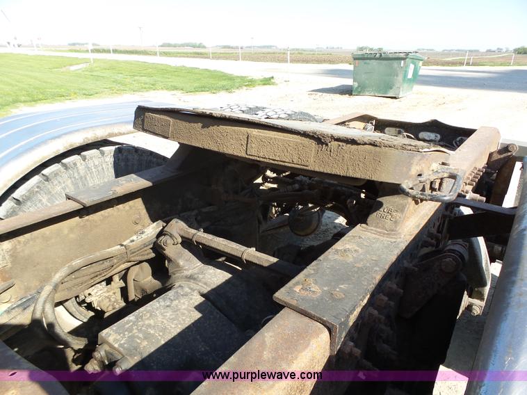 image for item K2247 2007 Freightliner Columbia semi truck