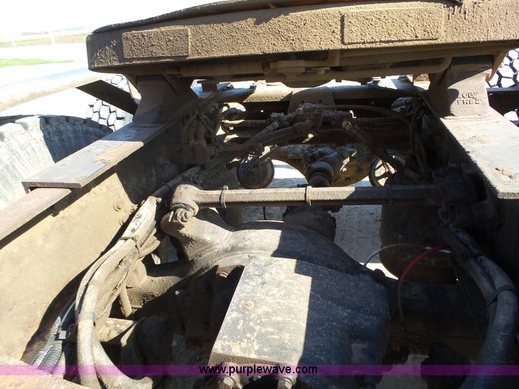 image for item K2247 2007 Freightliner Columbia semi truck