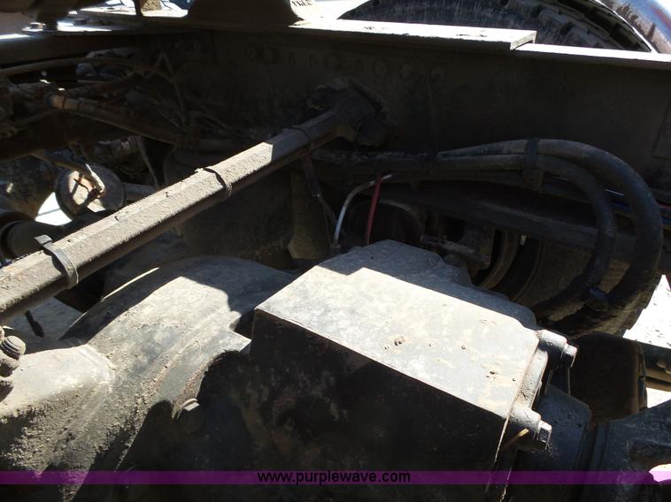 image for item K2247 2007 Freightliner Columbia semi truck