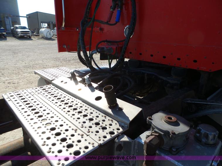 image for item K2247 2007 Freightliner Columbia semi truck