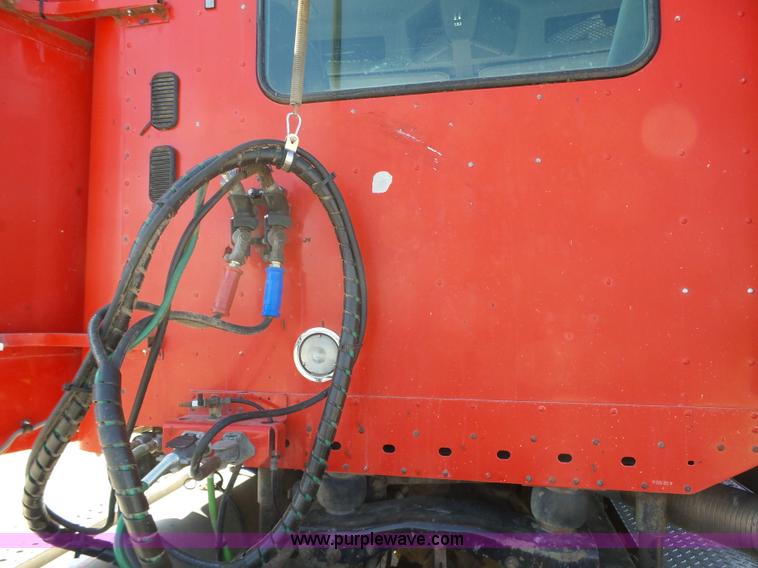 image for item K2247 2007 Freightliner Columbia semi truck