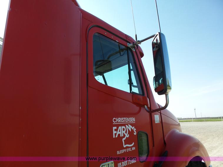 image for item K2247 2007 Freightliner Columbia semi truck