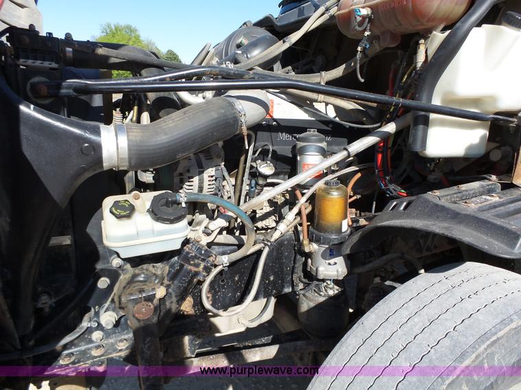 image for item K2247 2007 Freightliner Columbia semi truck