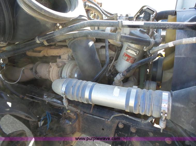 image for item K2247 2007 Freightliner Columbia semi truck