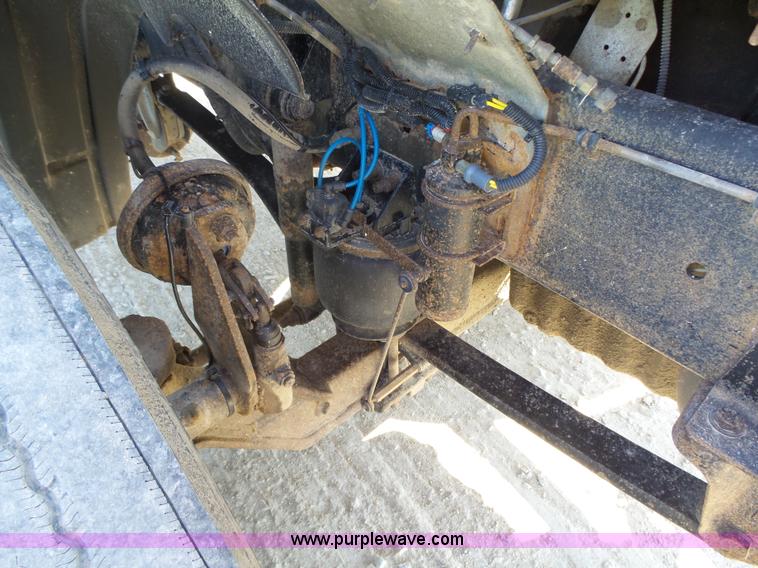 image for item K2247 2007 Freightliner Columbia semi truck