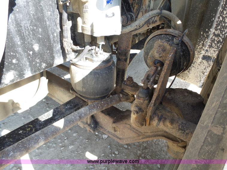 image for item K2247 2007 Freightliner Columbia semi truck