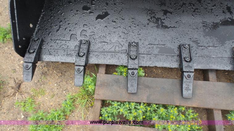 image for item K4556 Bobcat 80"W skid steer bucket