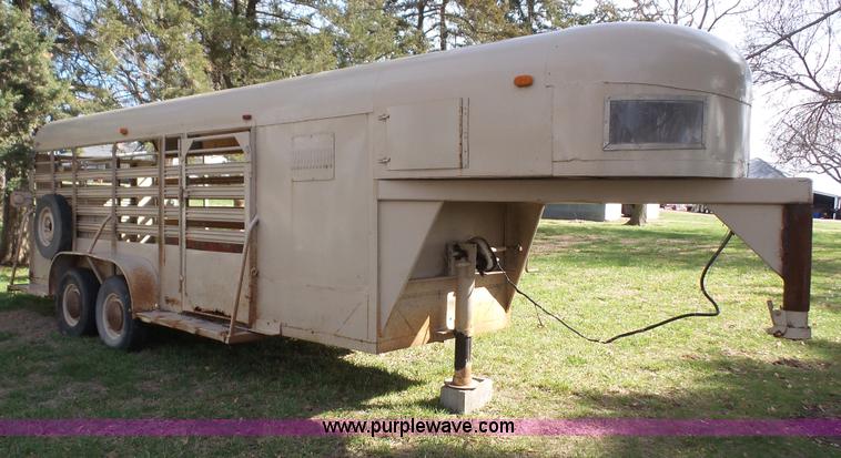 image for item K5113 1973 Hale livestock trailer