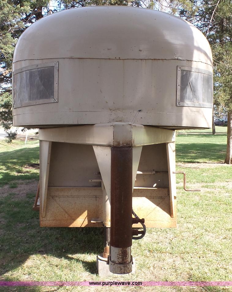 image for item K5113 1973 Hale livestock trailer