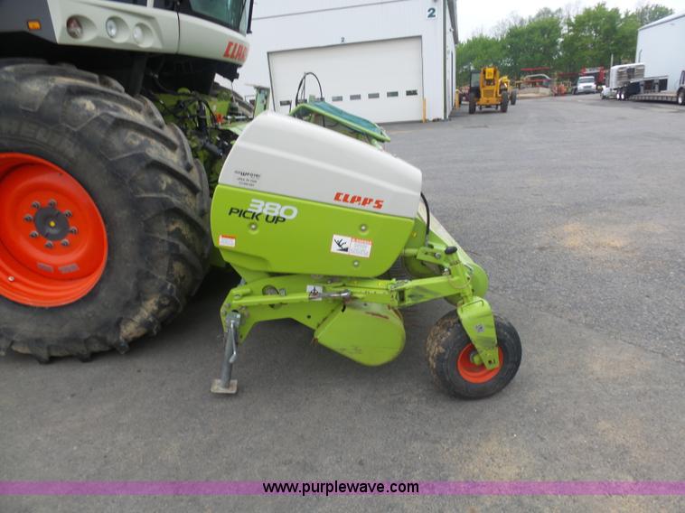 image for item K7897 2013 Claas 380 pickup head
