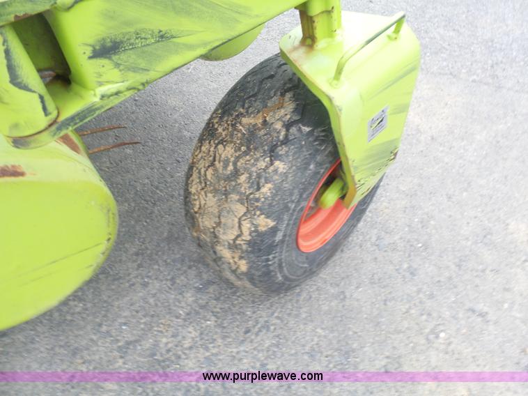 image for item K7897 2013 Claas 380 pickup head