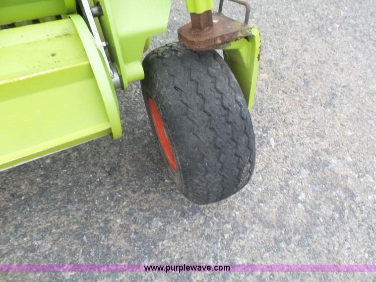 image for item K7897 2013 Claas 380 pickup head