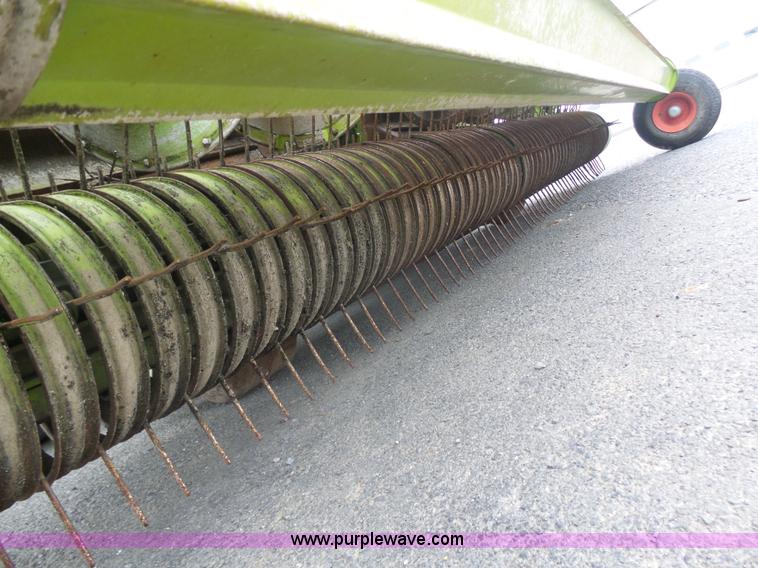 image for item K7897 2013 Claas 380 pickup head