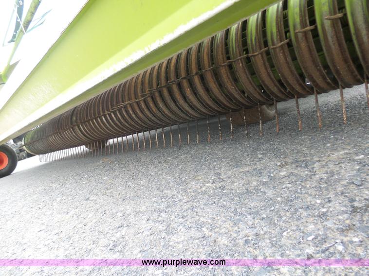 image for item K7897 2013 Claas 380 pickup head