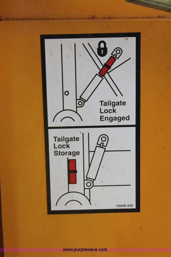 image for item K8872 2012 Vermeer Rebel 5520 round baler