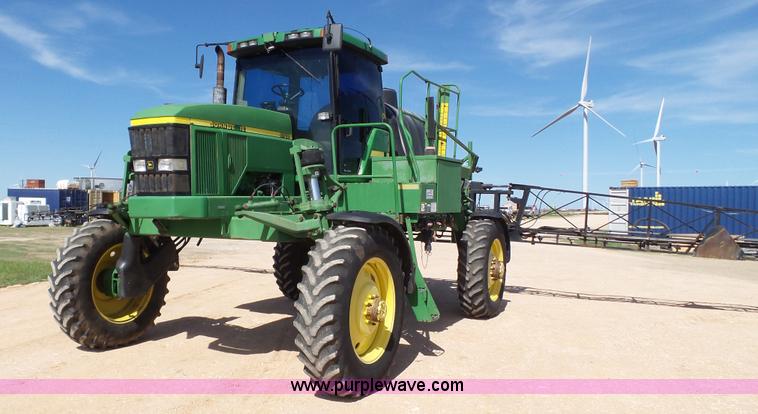 image for item L6552 2000 John Deere 4700 self-propelled sprayer