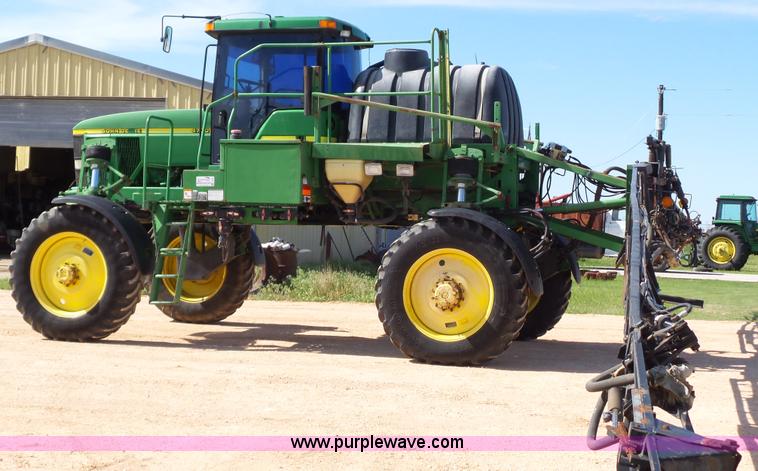 image for item L6552 2000 John Deere 4700 self-propelled sprayer