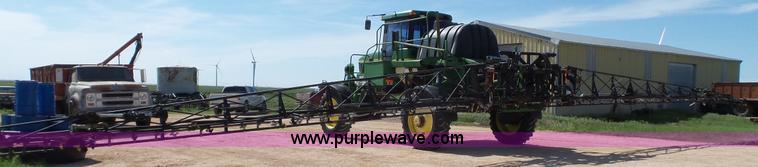image for item L6552 2000 John Deere 4700 self-propelled sprayer