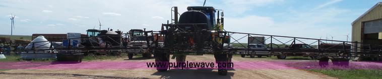 image for item L6552 2000 John Deere 4700 self-propelled sprayer