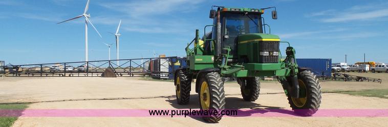 image for item L6552 2000 John Deere 4700 self-propelled sprayer