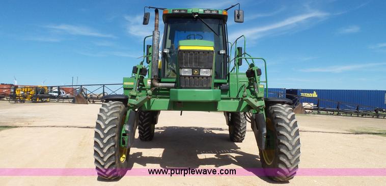 image for item L6552 2000 John Deere 4700 self-propelled sprayer
