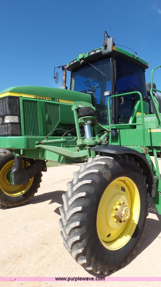 image for item L6552 2000 John Deere 4700 self-propelled sprayer