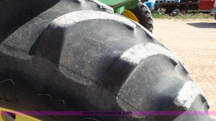 image for item L6552 2000 John Deere 4700 self-propelled sprayer