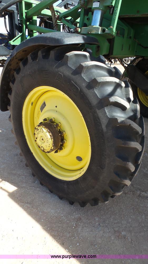 image for item L6552 2000 John Deere 4700 self-propelled sprayer