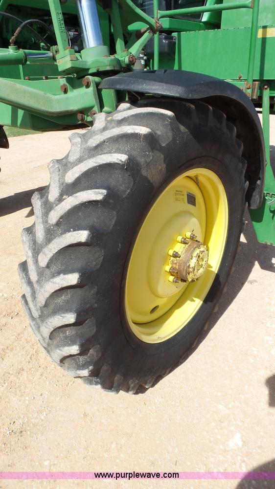 image for item L6552 2000 John Deere 4700 self-propelled sprayer