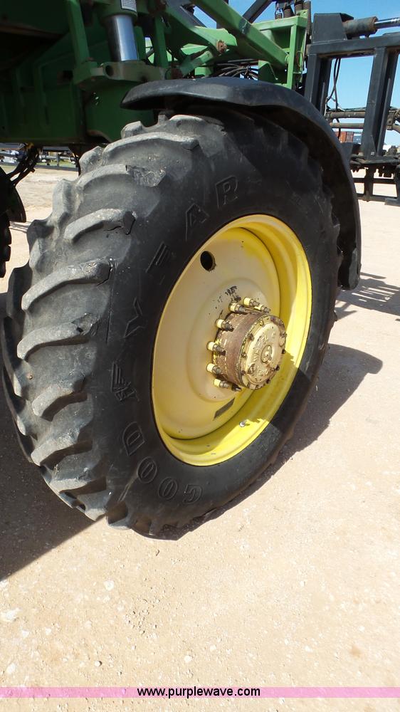 image for item L6552 2000 John Deere 4700 self-propelled sprayer