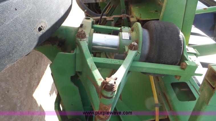 image for item L6552 2000 John Deere 4700 self-propelled sprayer