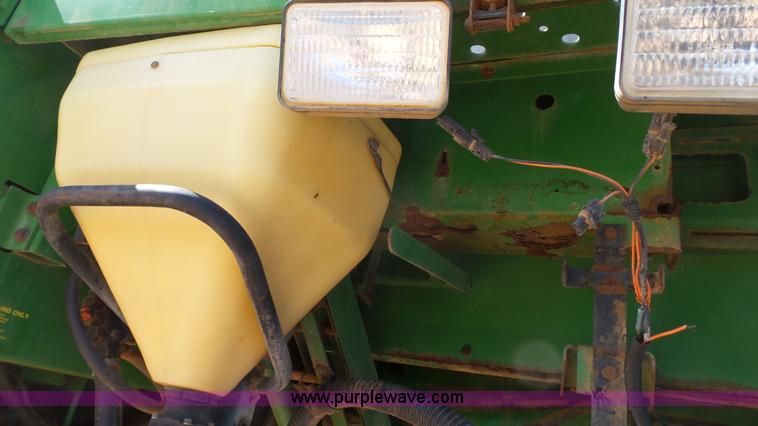 image for item L6552 2000 John Deere 4700 self-propelled sprayer