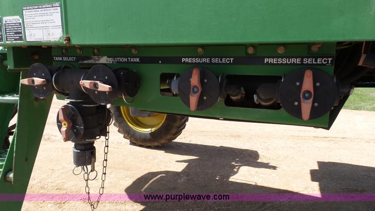 image for item L6552 2000 John Deere 4700 self-propelled sprayer