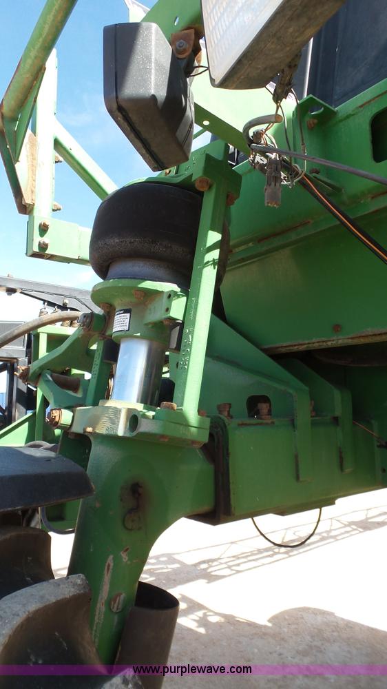 image for item L6552 2000 John Deere 4700 self-propelled sprayer