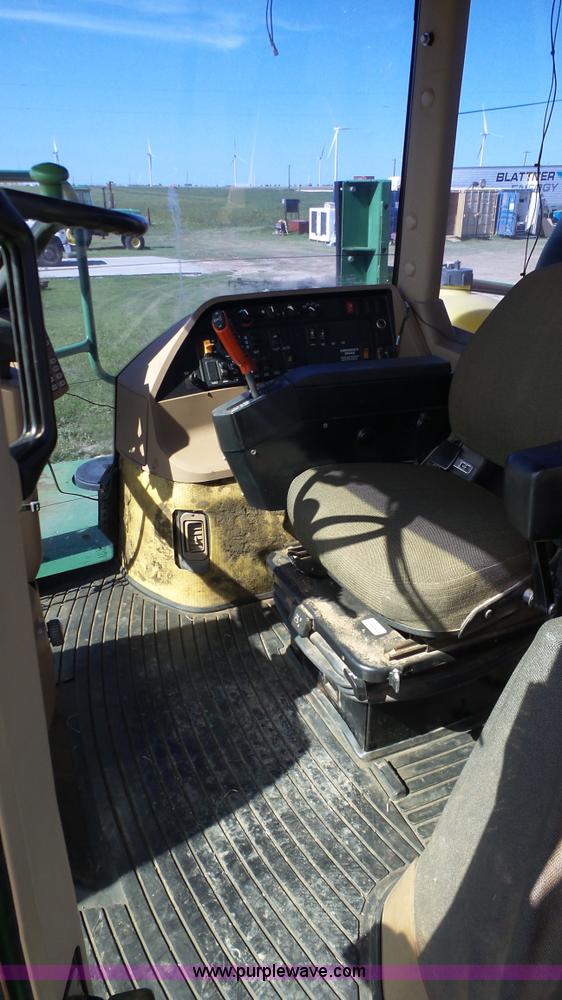 image for item L6552 2000 John Deere 4700 self-propelled sprayer