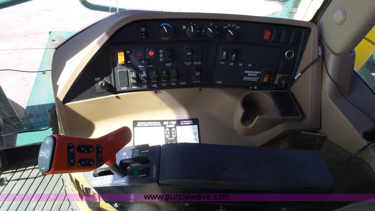 image for item L6552 2000 John Deere 4700 self-propelled sprayer